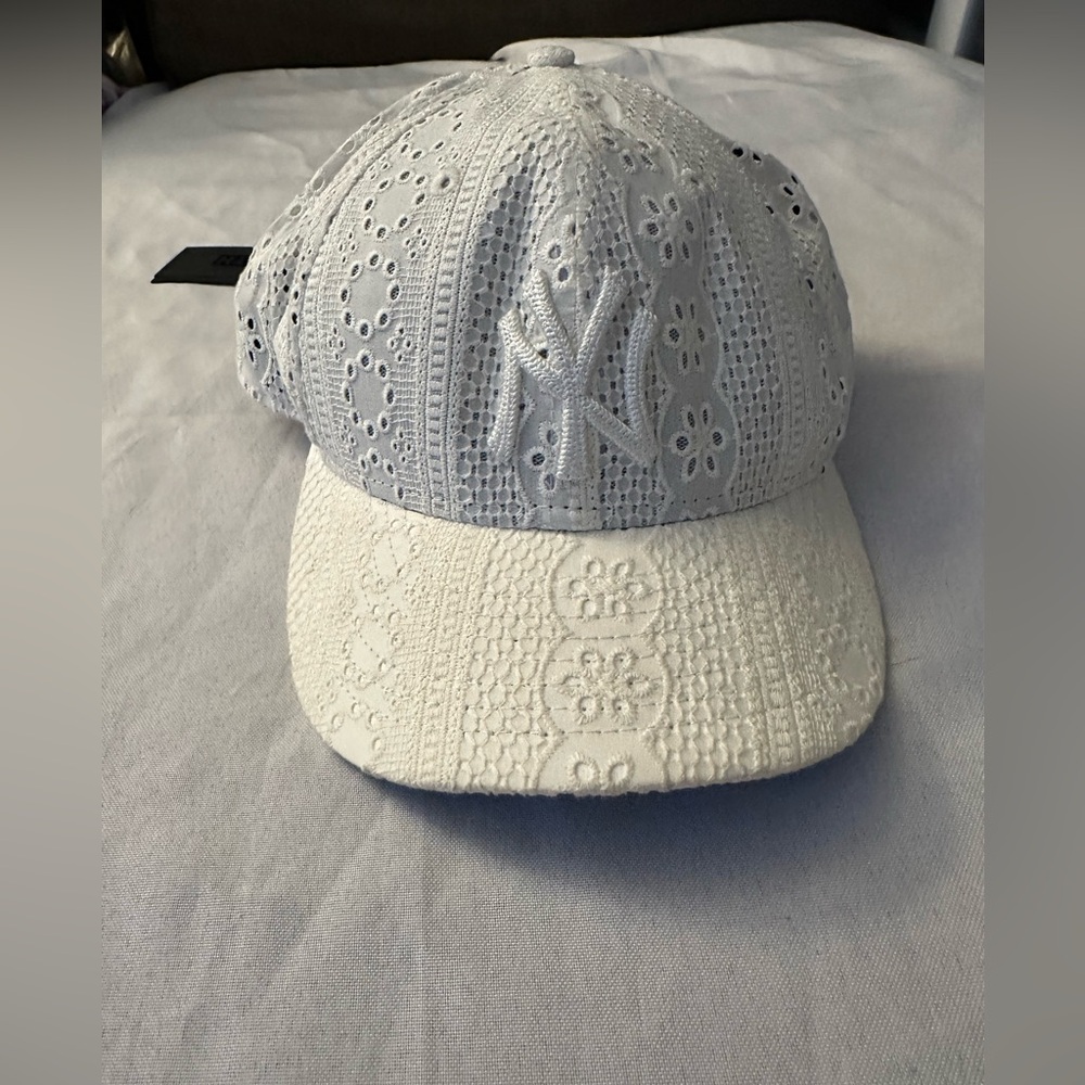Kith & Kin New York Yankees Cotton Eyelet 59fifty cap size 7 7/8 NWT